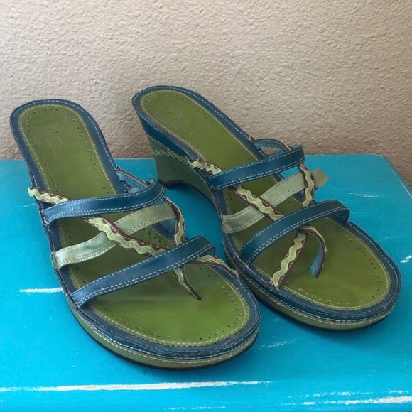 clarks flip flops kids green